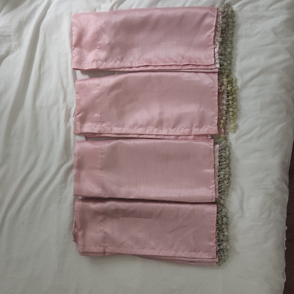 4 Pink valences with beading - Picture 2 of 5